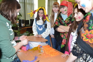 С блинами, веселыми играми и русскими обрядами дети проводили зиму!