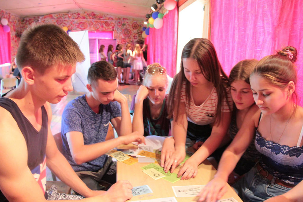 В «Новокемпе» подростки приняли участие в мобильной выставке по ЗОЖ