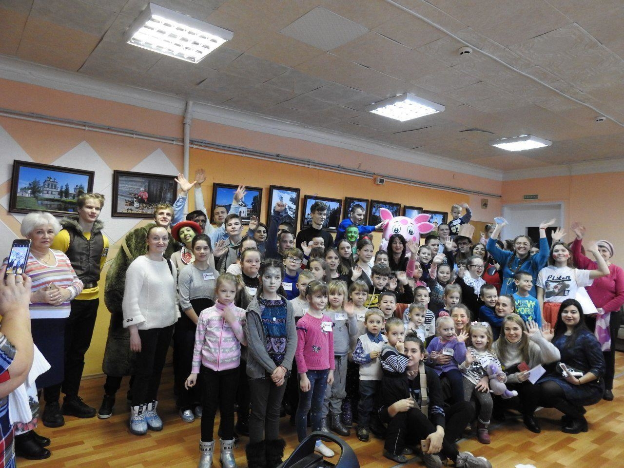 В Социально-реабилитационном центре «Радимичи» играли все месте: дети, родители, бабушки, дедушки и волонтеры.